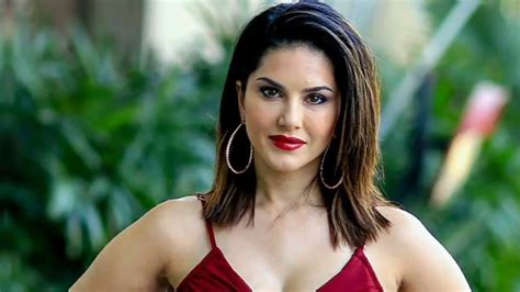 sunny leone latest nude|Sunny Leone Porn Videos 